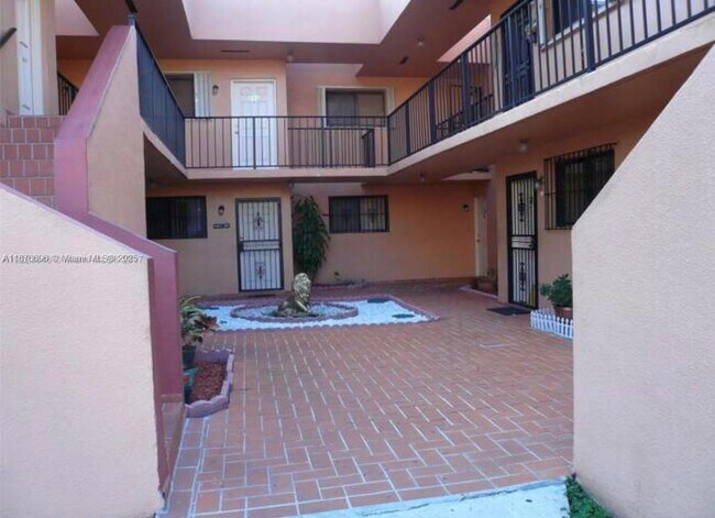 Building Photo - 1290 W 41st St