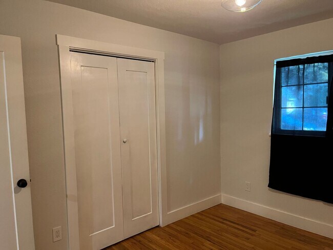 Building Photo - Charming Winters Home