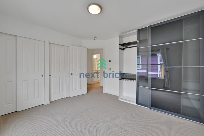 Building Photo - Live Easy in This Beautiful 2-Bedroom Condo