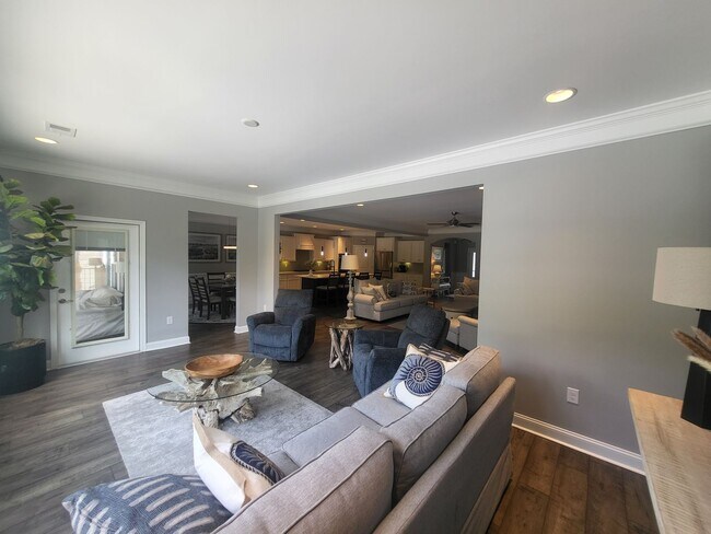 Building Photo - REDUCED!  5 bedroom/4 bath house in Berkshire Forest