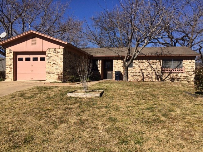 Primary Photo - FOR LEASE! 3 BR - 2 BA - 1 Car Garage - Br...