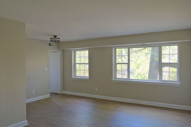 Building Photo - Beautiful corner unit in a secure, all-brick, pet-friendly building