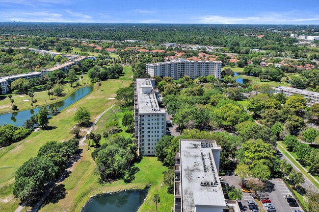 Building Photo - 3520 Oaks Way