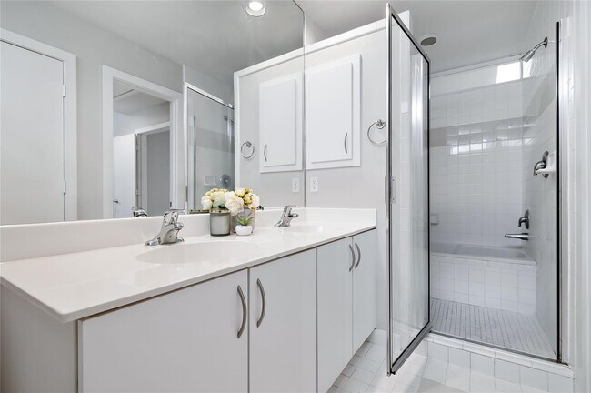 Building Photo - 2605 Calumet St