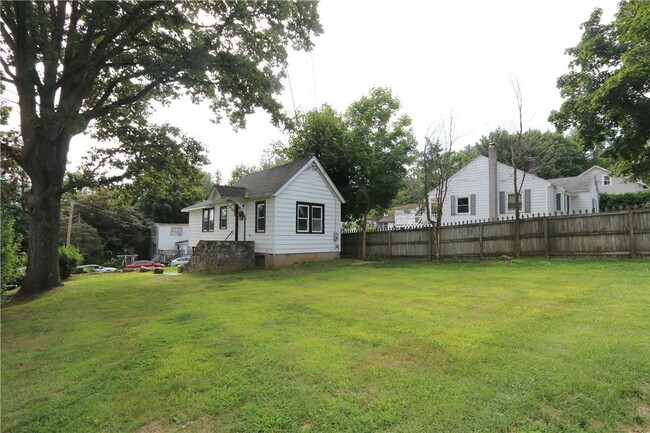 Building Photo - 348 Center Dr