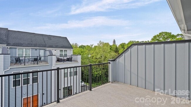 Building Photo - 2025 Clarksdale Dr