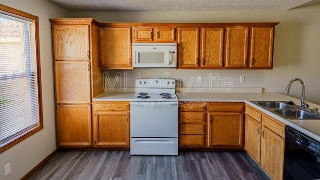 Building Photo - 2035 Bridgewater Cir