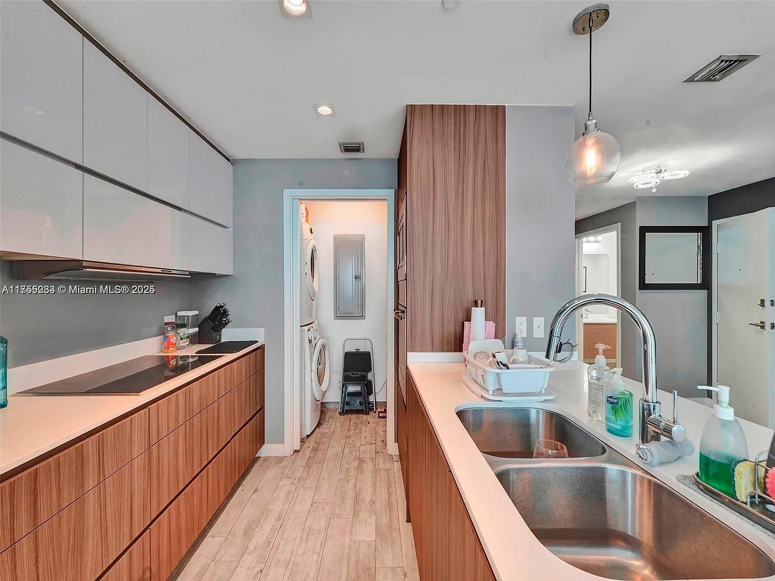 Building Photo - 600 NE 27th St