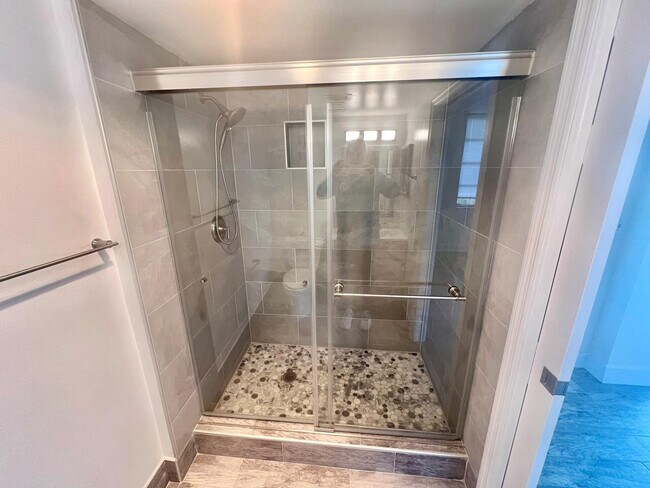 Building Photo - 1831 Sabal Palm Dr