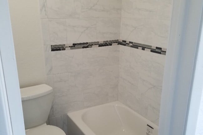 Tile shower - Park Place Apartments
