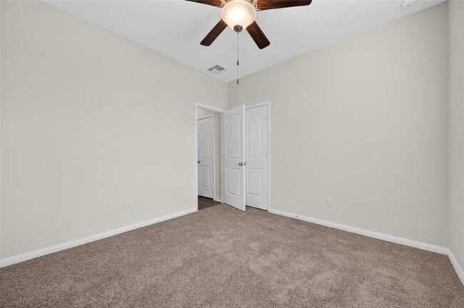 Building Photo - 206 White Wing Ln