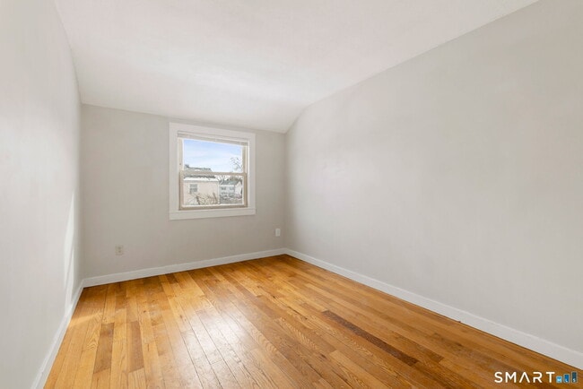 Building Photo - 3 New Hampshire Dr