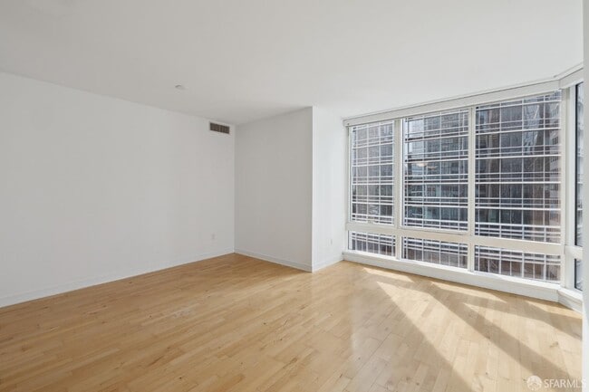 Building Photo - 301 Mission St