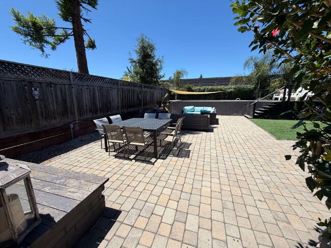 Building Photo - "Charming 3-Bedroom Oasis with Granite Elegance & Hardwood Warmth in Concord!"