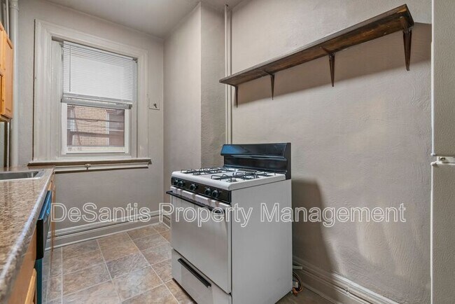 Building Photo - 512 S Millvale Ave