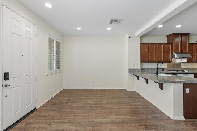 Building Photo - 8011 City View Pl