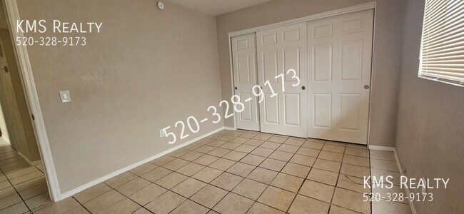 Building Photo - 1577 W Aztec Ct