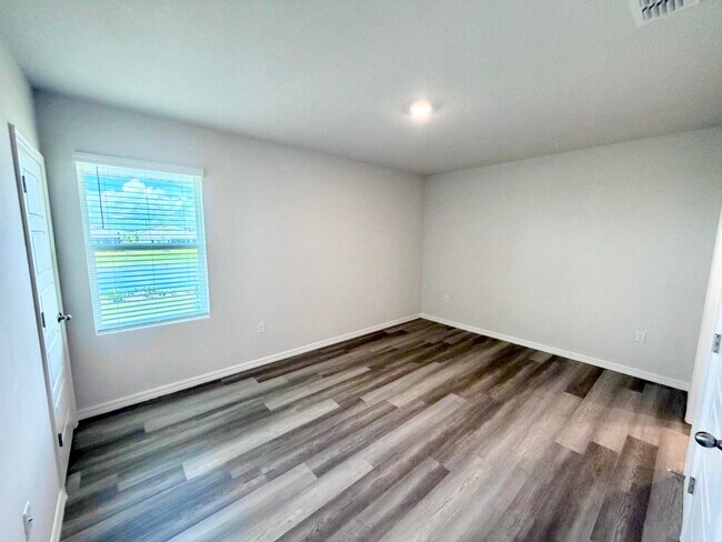 Building Photo - 12813 SW Forli Wy
