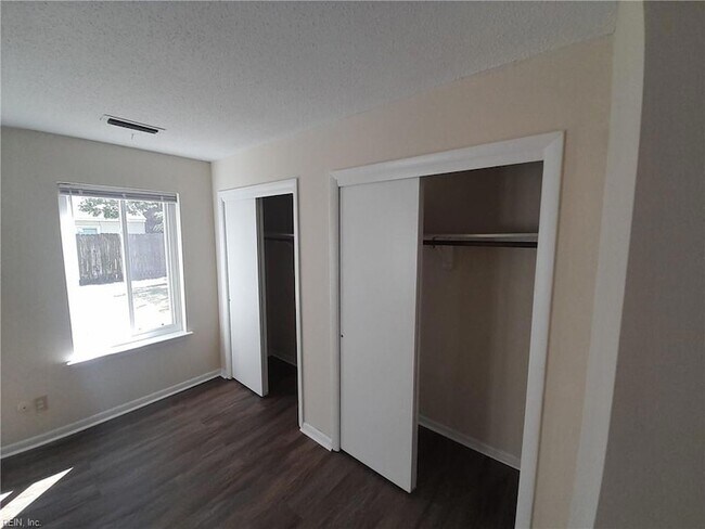 Building Photo - 5719 Earnhardt St