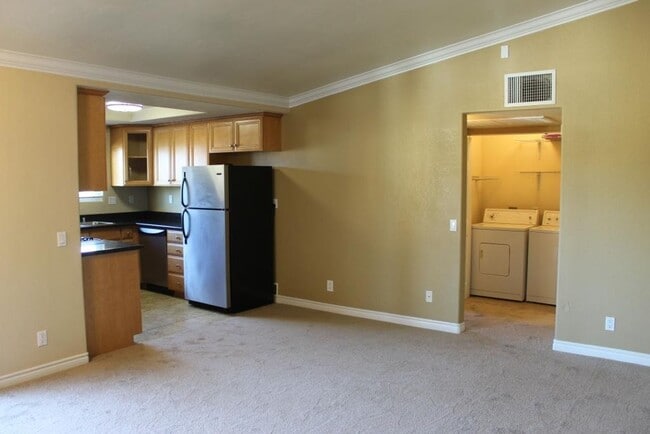 Building Photo - 1Bed/1Bath Condo in Oceanside~ Los Morros