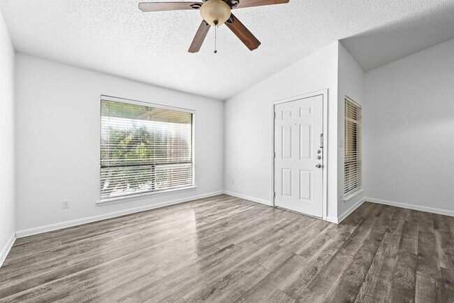 Building Photo - 1705 Crossing Pl
