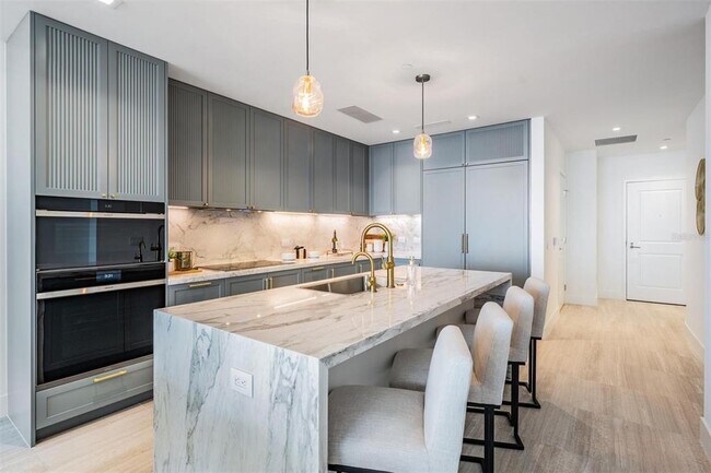 Building Photo - 3015 S Ysabella Ave