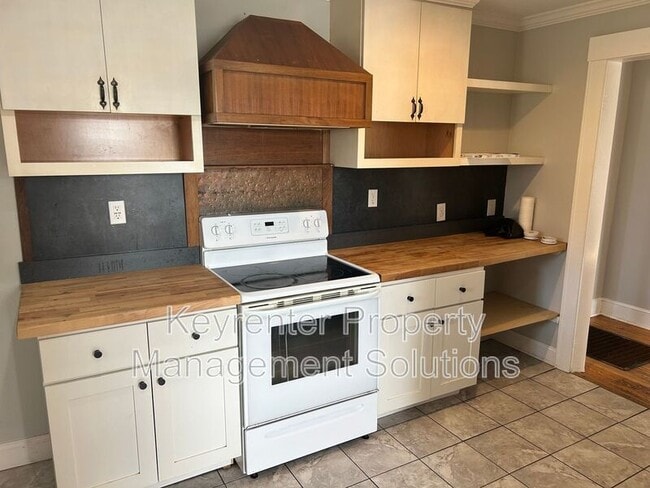 Building Photo - 501 Sherwood Ave