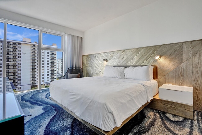 Building Photo - 3101 Bayshore Dr