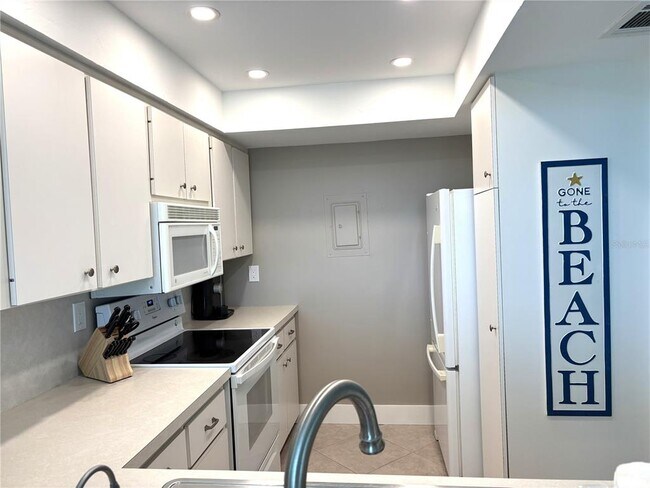 Building Photo - 631 Alhambra Rd