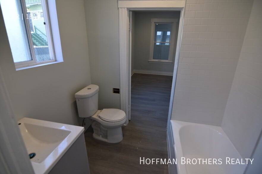 Building Photo - 1336 S Catalina St