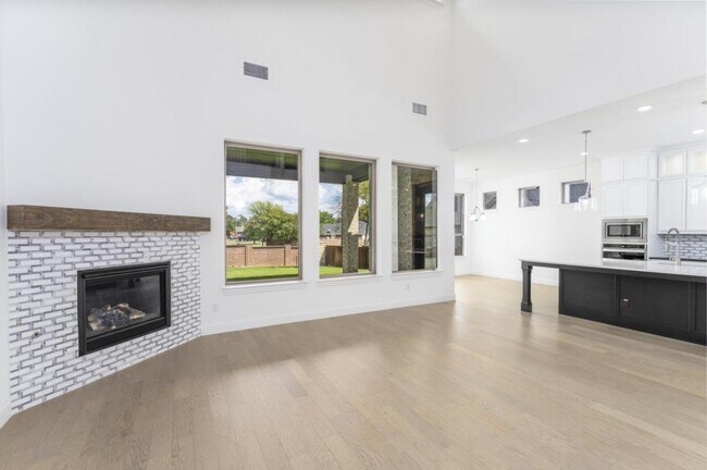 Building Photo - 2302 Royal Dove Ln