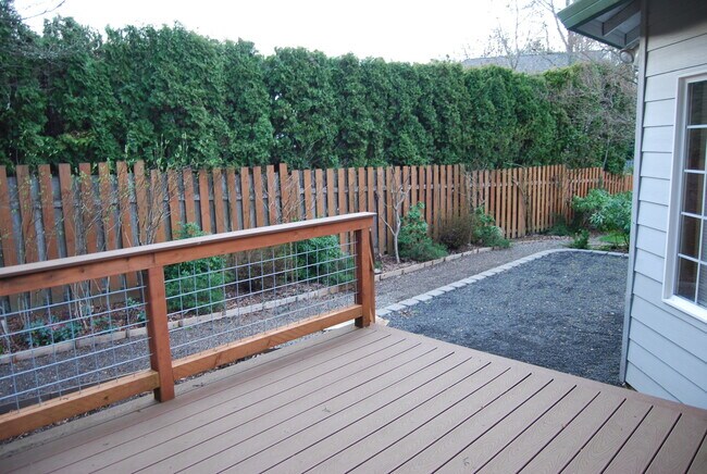 Building Photo - Charming & Well-Maintained Single-Story Home in McMinnville
