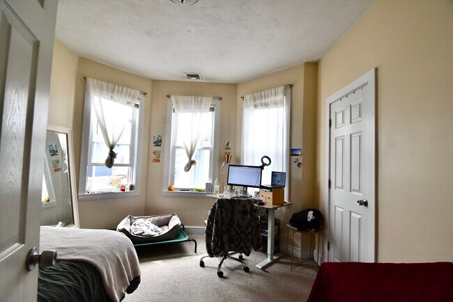 Building Photo - 5 Sea View Terrace