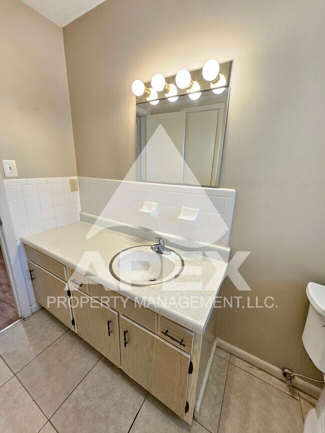 Building Photo - 7324 Deane Hill Dr