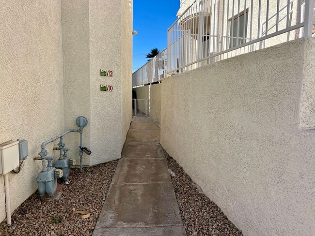 Building Photo - 2nd Level 2 Bed - 2 Bath Condo in Sonrisa Community