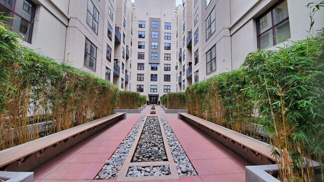 Building Photo - Upgraded 2BR/2BA Corner Unit in East Village – Close proximity to Petco Park w/ Parking & Amenities