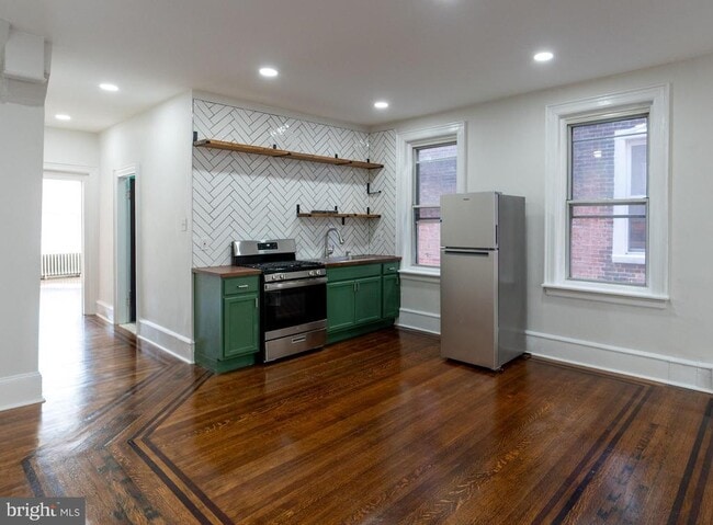 Building Photo - 5003 Pine St