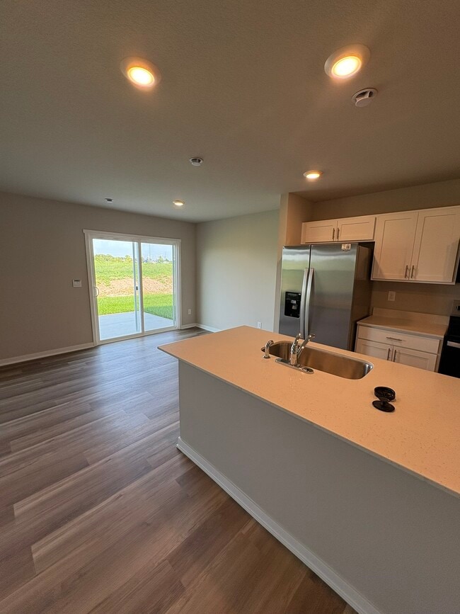 Building Photo - 1069 Daisy Ln