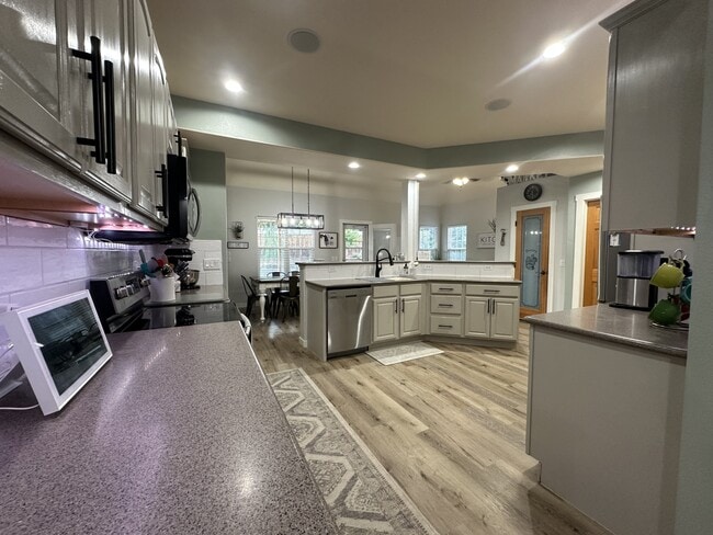 Building Photo - 442 Mediterranean Way