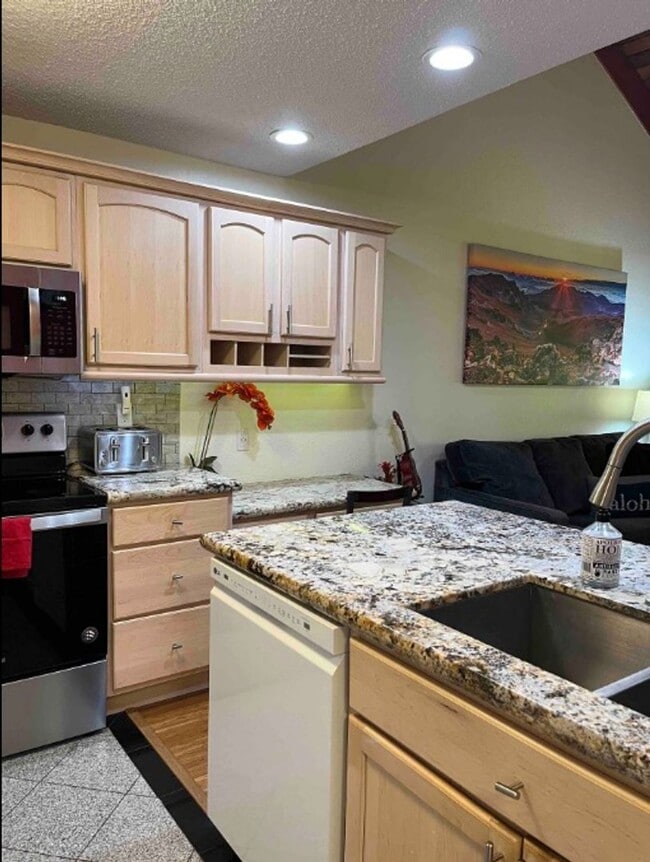 Building Photo - Spacious 2BR/2BA Condo with Garden View – ...