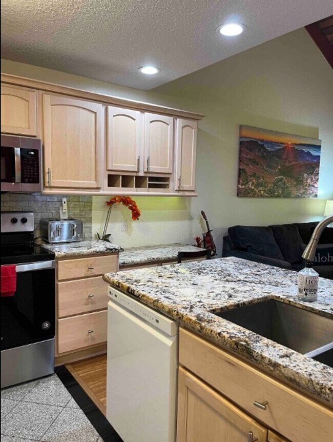 Building Photo - Spacious 2BR/2BA Condo with Garden View – Steps from the Ocean