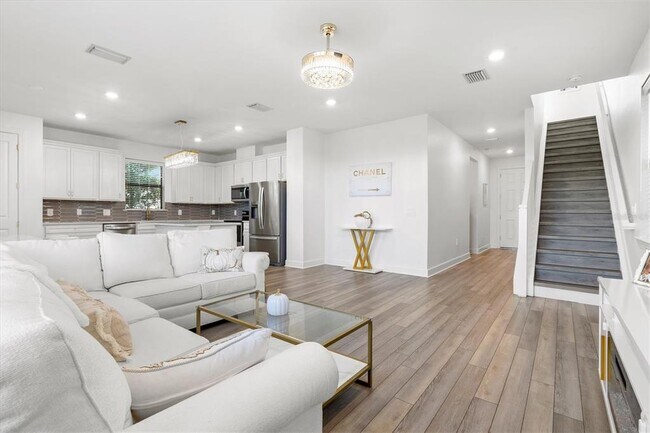 Building Photo - 16235 Pine Mist Dr