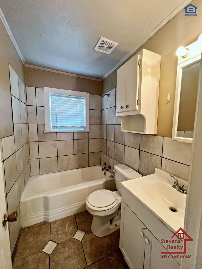 Building Photo - 2018 Walker Ave