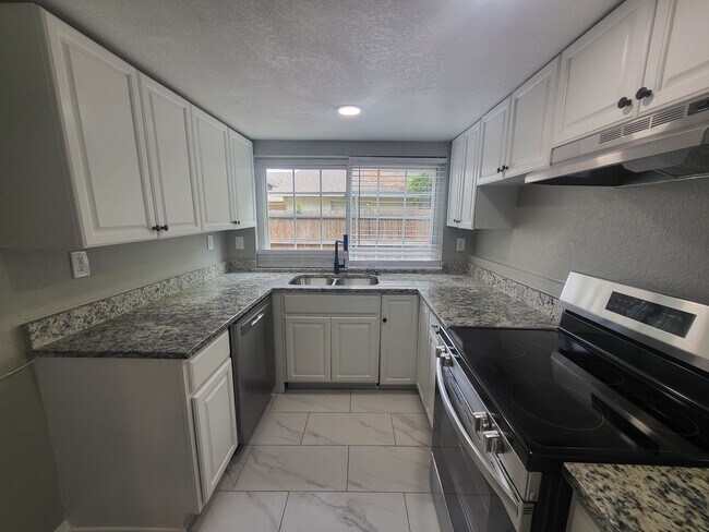 Building Photo - 2623 San Sabastian Cir
