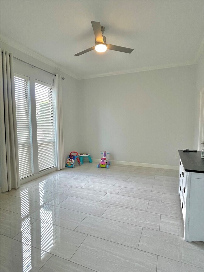 Building Photo - 6000 Sugar Hill Dr