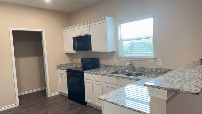 Building Photo - 3604 Barnacle Dr