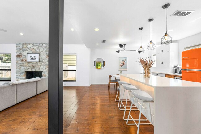 Building Photo - 11502 Oak Knoll Dr