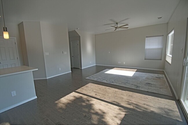 Building Photo - Mountain View, Two Car Garage 3bd/3ba Avai...