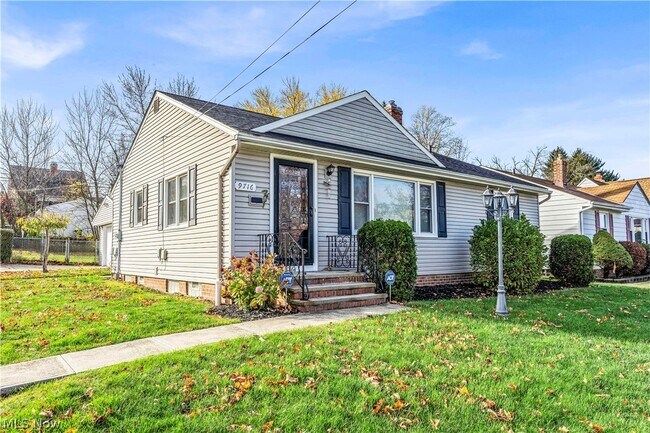 Building Photo - 9716 Alexander Rd