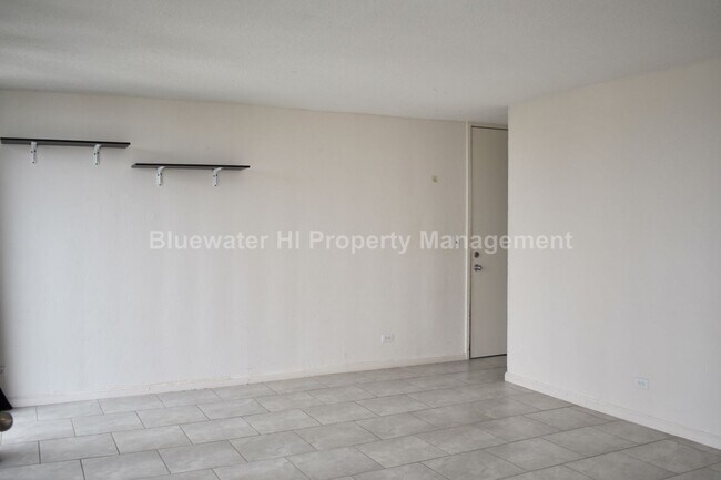 Building Photo - 2 bedroom, 1 bath, 1 prkg. Condo (Makiki area)